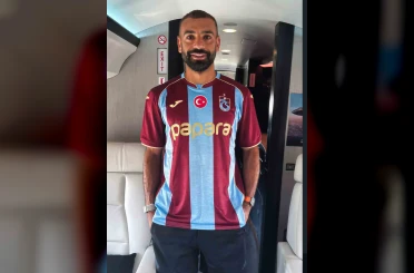 Muhammed Salah uçağa bindi, Trabzonspor formasını giydi 