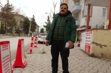 "Mülküm" diyerek kaldırımı dubalarla kapattı 