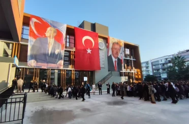 Münire Bayer Ortaokulu’nda bugün ilk ders zili çaldı 