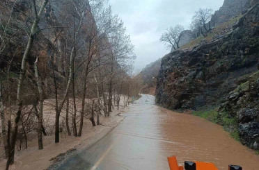 Munzur Nehri taştı, Tunceli-Ovacık yolunda ulaşım durduruldu