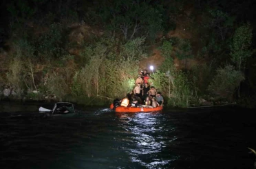 Munzur Nehri’ne yuvarlanan araçtan atlayan kadın hayatını kaybetti 
