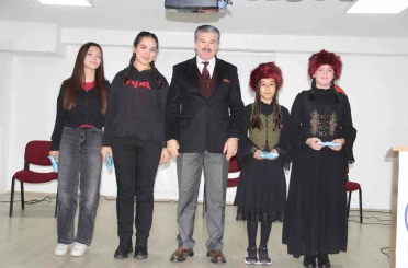 Murat Atılgan Ortaokulu’nda ’Dünya Türk Dili Ailesi Günü’ programı yapıldı 