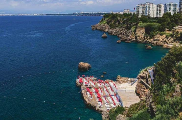 Muratpaşa’nın mavi bayraklı plajlarında yaz keyfi 