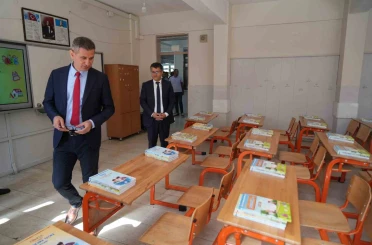Muş’ta 1 milyondan fazla ders kitabı sıralara bırakıldı 