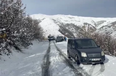 Muş’ta 14 köy yolu kapandı, 4 araç mahsur kaldı 