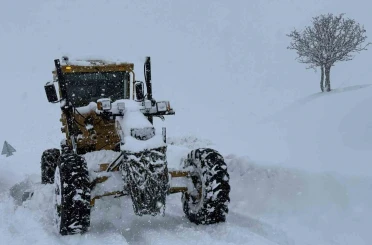 Muş’ta 176 köy yolu ulaşıma kapandı, ekipler hastalar için seferber oldu 
