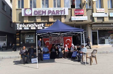 Muş’ta ailelerin DEM Parti önündeki eylemi sürüyor 