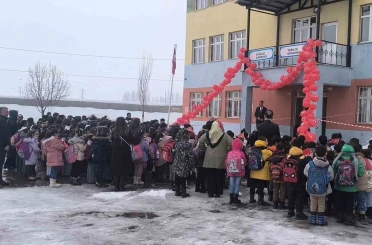 Muş’ta ikinci dönem "Bayrak Sevgisi" temasıyla başladı 
