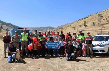 Muş’ta jandarmadan öğrencilere sürpriz ziyaret 
