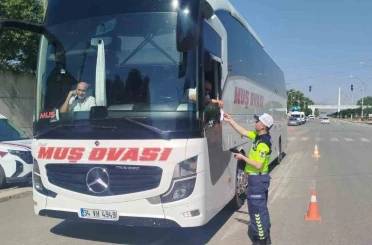 Muş’ta jandarmadan şehirlerarası yolcu otobüslerine sıkı denetim 
