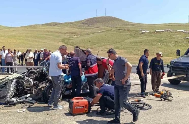 Muş’ta kamyonla otomobil çarpıştı: 2 ölü, 1 yaralı 