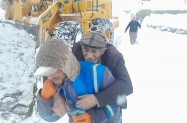 Muş’ta kapalı köy yollarında mahsur kalan hastalar ekiplerce kurtarıldı 