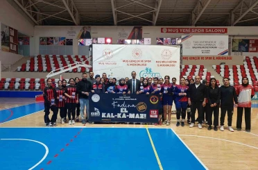 Muş’ta liseler arası voleybol maçında kadına şiddet farkındalığı 
