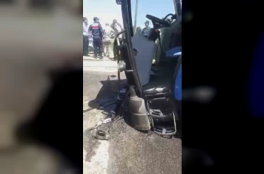 Muş’ta yolcu treninin çarptığı traktör ikiye ayrıldı 