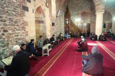 Muş’taki asırlık camide mukabele geleneği yaşatılıyor 