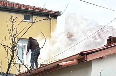Müstakil evde baca yangını paniğe neden oldu 