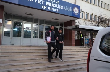 Mutfak dolabında gizlenirken polise yakalandı