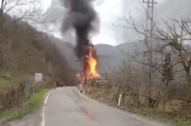 Mutfak tüpünden çıkan yangınla ev küle döndü 