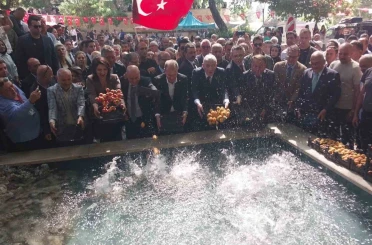 Mut’ta 64. Karacaoğlan ve Kayısı Festivali coşkuyla başladı 