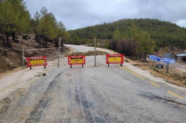 Mut’ta aşırı yağış nedeniyle Çivi Mahallesi, Söğütözü yayla yolu ulaşıma kapandı 