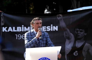 Naim Süleymanoğlu kabri başında anıldı 