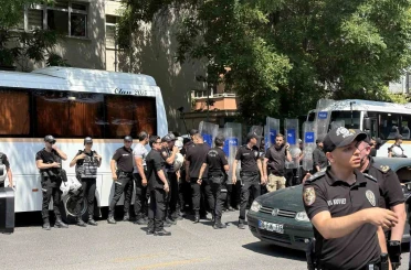 NATO karşıtı eylem yapan gruba gözaltı 
