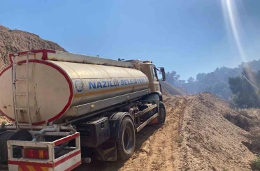 Nazilli Belediyesi ekipleri Bozyurt’taki yangın söndürme çalışmalarına destek veriyor 
