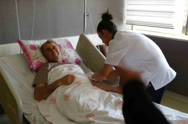 Nefes darlığı şikayetiyle hastaneye başvuran çiftçinin karnında 4 kiloluk kitle çıkarıldı 