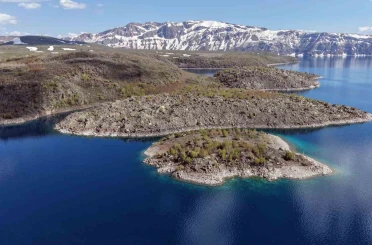 Nemrut Krater Gölü’nde turizm sezonu açıldı 