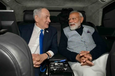 Netanyahu, Hindistan Başbakanı Modi’yi Hint kıyafeti giyerek karşıladı 