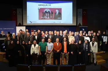 Nevzat Tarhan "Gençler geleceğe hazırlanırken sürü psikolojisinden çıkmalı"

