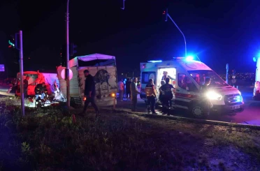 Niğde’de 3 aracın çarpıştığı kazada 1’i ağır 10 kişi yaralandı 