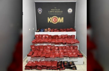 Niğde’de kaçak tütün operasyonu: 272 paket ele geçirildi 