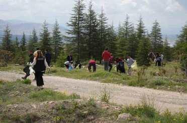 Niğde’de ’Ormanı sev, yeşili koru’ mesajı ile sahaya çıkıldı 