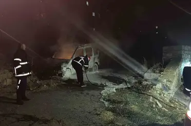 Niğde’de park halindeki araç yandı
