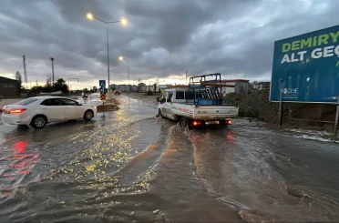 Niğde’de sağanak ve fırtına etkili oldu 
