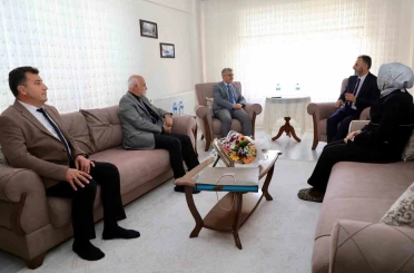 Niğde’de Vali Çelik’ten emekli öğretmene anlamlı ziyaret 