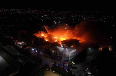 Niğde’deki fabrika yangınını söndürme çalışmaları sürüyor 