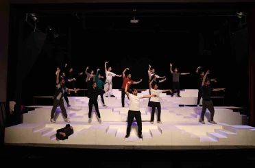 Nilüfer Kent Tiyatrosu iftiharla sunar: ’Lüküs Hayat’ 