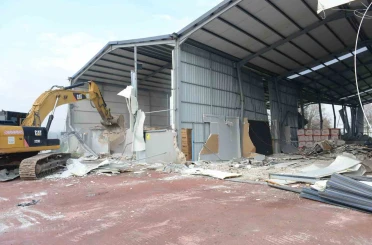 Nilüfer’de 2 kaçak yapı yıkıldı 