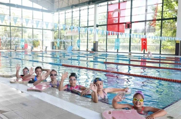 Nilüfer’de kırsal mahallelerdeki çocuklar yüzme öğreniyor 