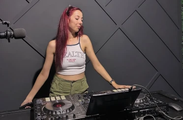 Nişanından 2 gün sonra kalp krizi geçiren genç DJ hayatını kaybetti 