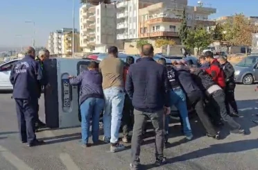 Nizip Otogar Kavşağı’nda çarpışan iki araçta maddi hasar meydana geldi 