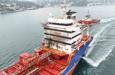 Odessa’da Ruslar tarafından vurulan Türk gemisi İstanbul Boğazı’nda 