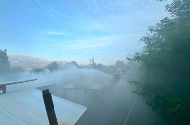 Odun ateşinden sıçrayan kıvılcımlar yangına neden oldu 