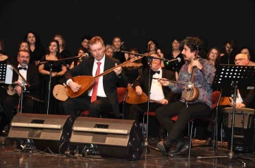 ‘Odunpazarı Halk Eğitimi Merkezi Türk Halk Müziği Korosu 52. Yıl Sanat Gecesi Konseri’ yoğun ilgi gördü 