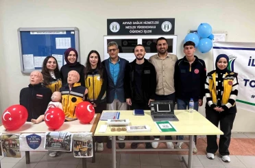 Öğrenci toplulukları stantlarda çalışmalarını tanıttı