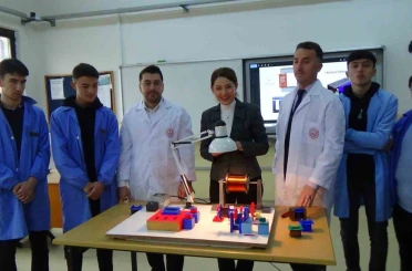 Öğrenciler depodaki atıl malzemelerden trafo sarma makinesi yaptı 