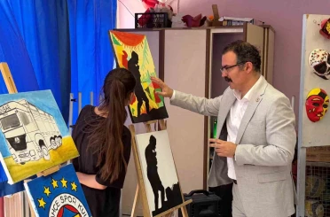 Öğrenciler eserlerini görücüye çıkardı 