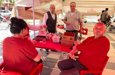 Öğrenciler ikna etti, veliler kan verdi 
